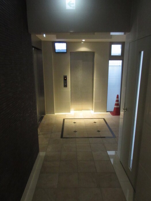 物件外観写真4　(エントランス部分)