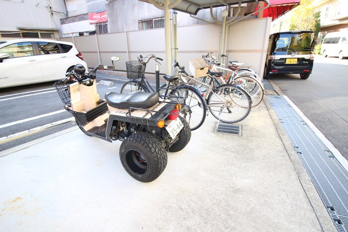 物件外観写真5　(駐車場)