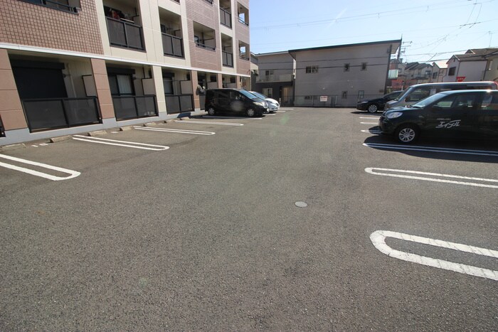 物件外観写真3　(駐車場)