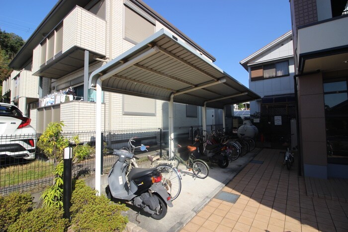 物件外観写真4　(駐輪場)
