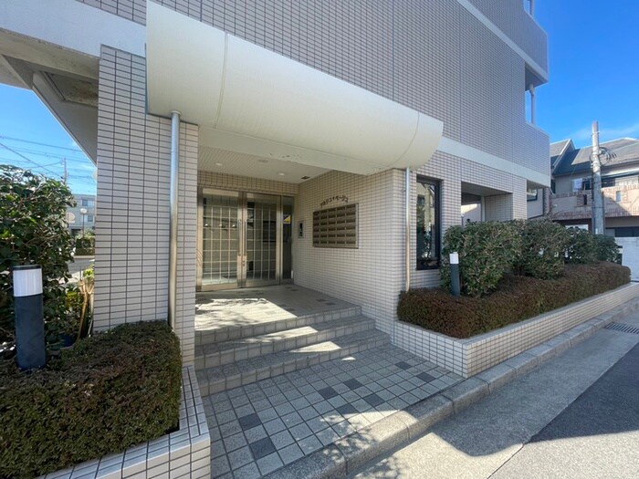 物件外観写真4　(エントランス部分)