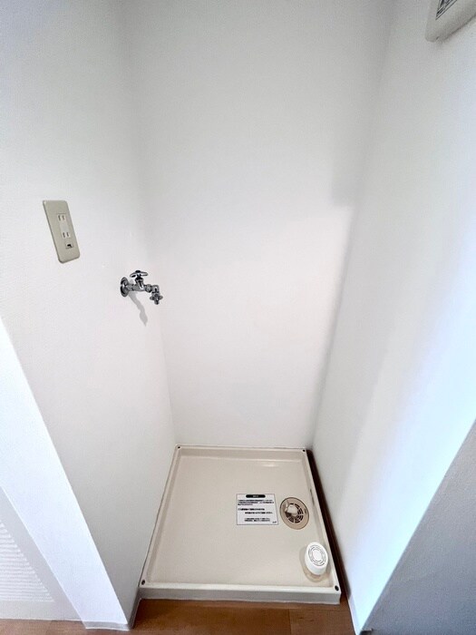 物件内観写真12　(洗濯機置場)