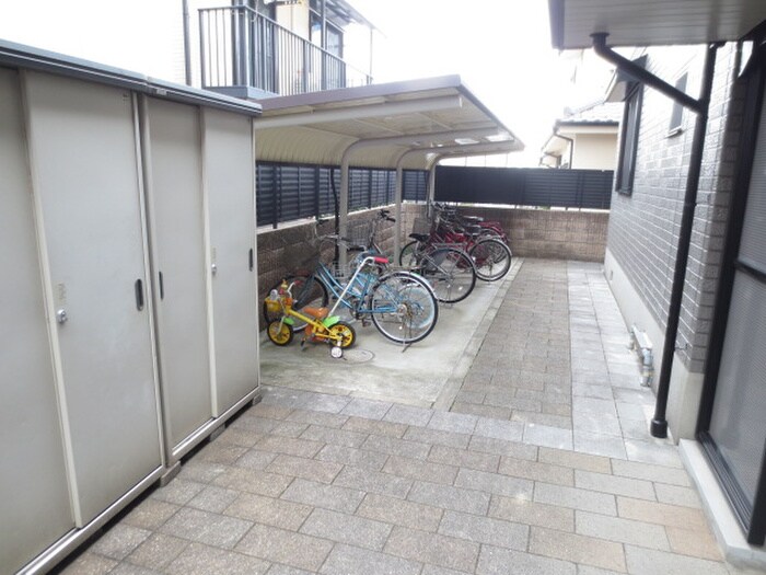 物件外観写真3　(駐輪場)