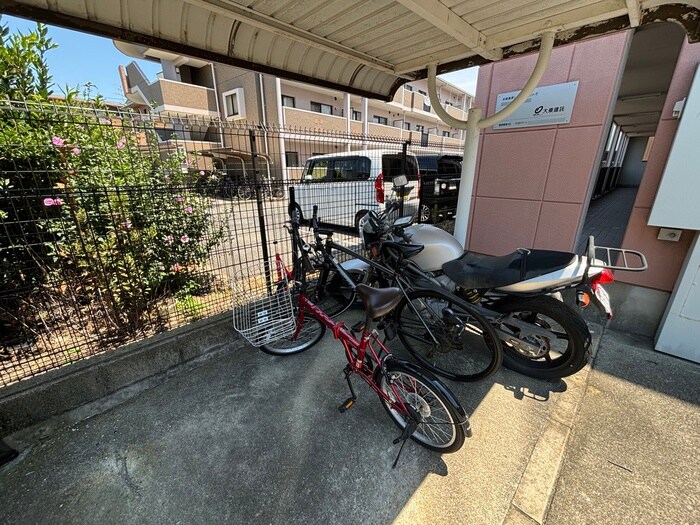物件外観写真4　(駐輪場)