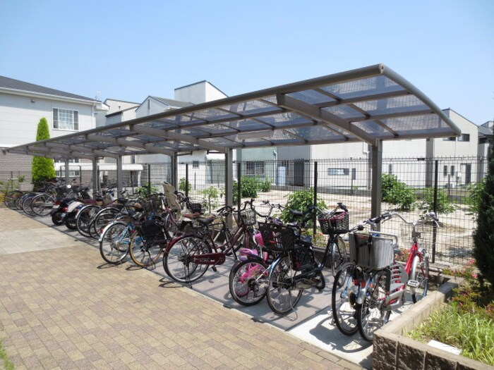 物件外観写真3　(駐輪場)