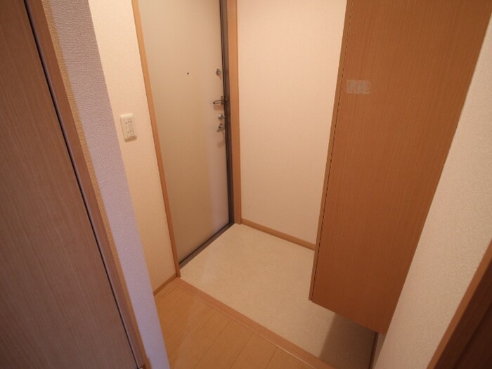 物件内観写真12　(玄関)