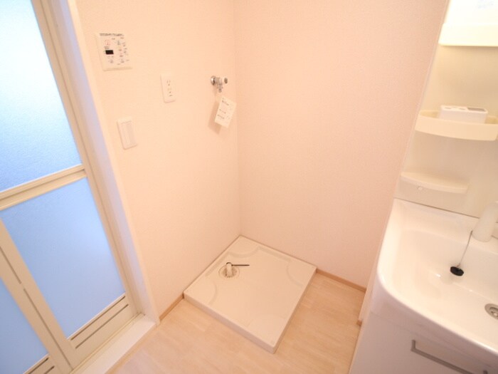 物件内観写真17　(洗濯機置場)