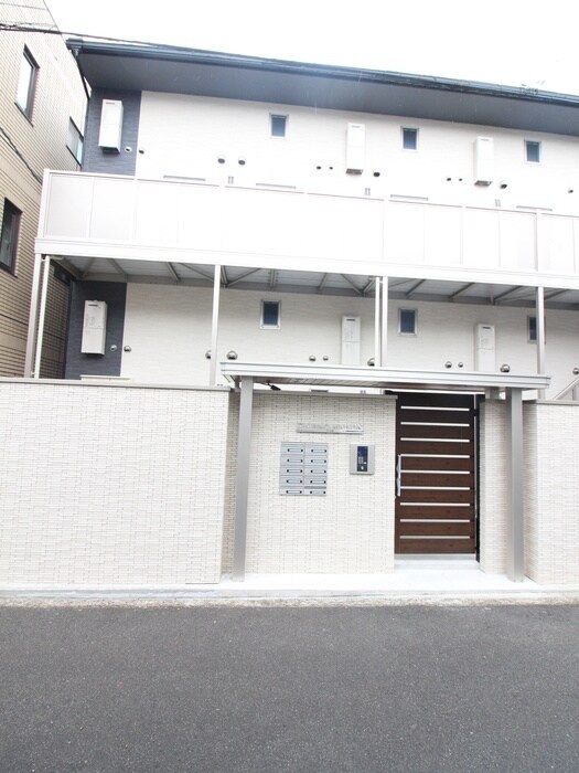 物件外観写真3　(エントランス部分)