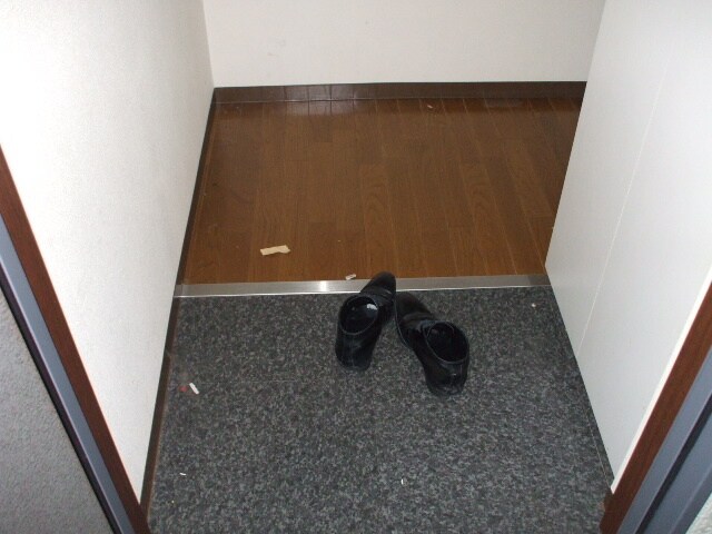物件内観写真10　(玄関)