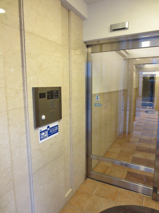 物件外観写真4　(エントランス部分)