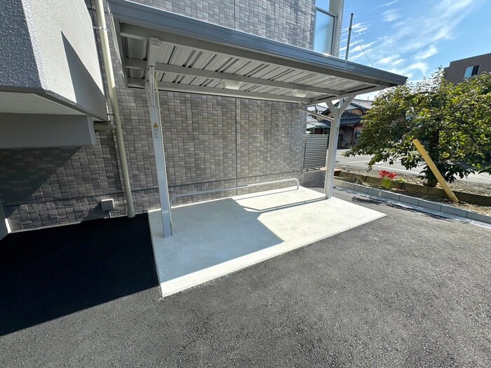 物件外観写真4　(駐輪場)