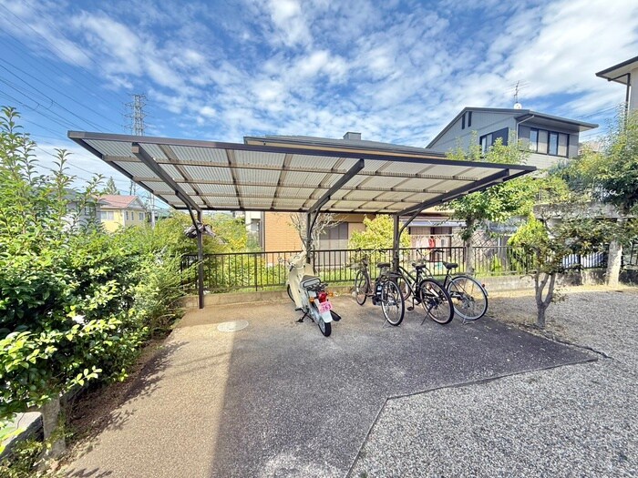 物件外観写真5　(駐輪場)