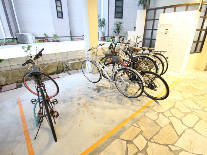 物件外観写真2　(駐輪場)