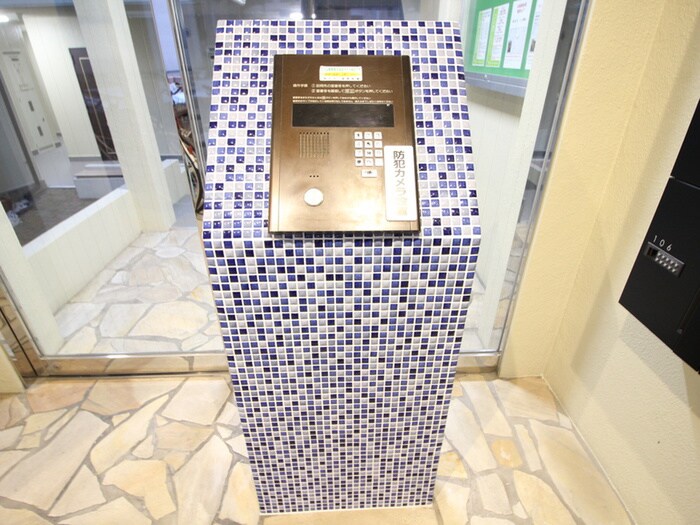 物件外観写真5　(エントランス部分)