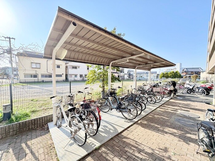 物件外観写真3　(駐車場)