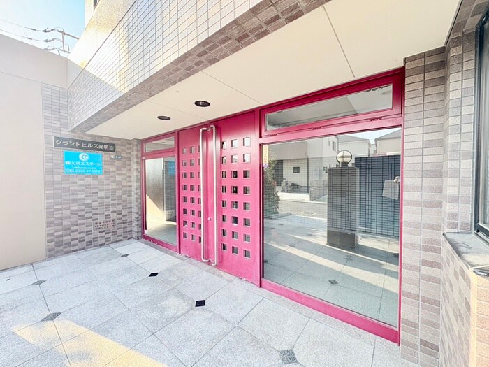 物件外観写真5　(エントランス部分)