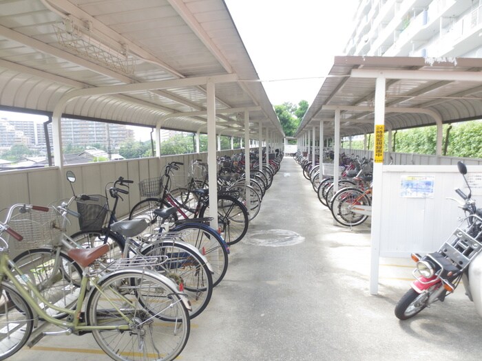 物件外観写真3　(駐輪場)