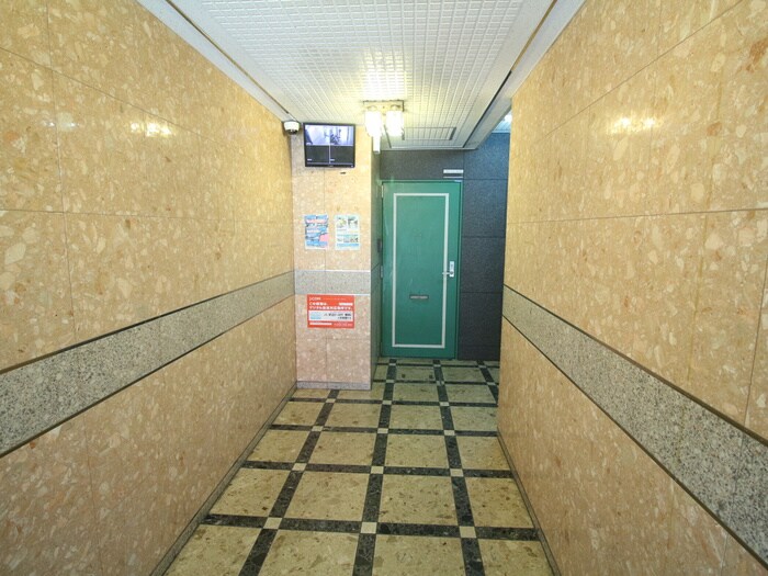 物件外観写真5　(エントランス部分)