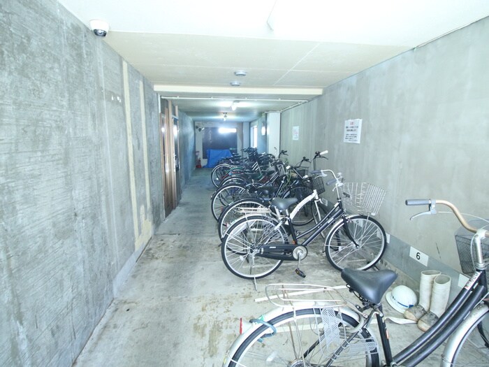 物件外観写真6　(駐輪場)
