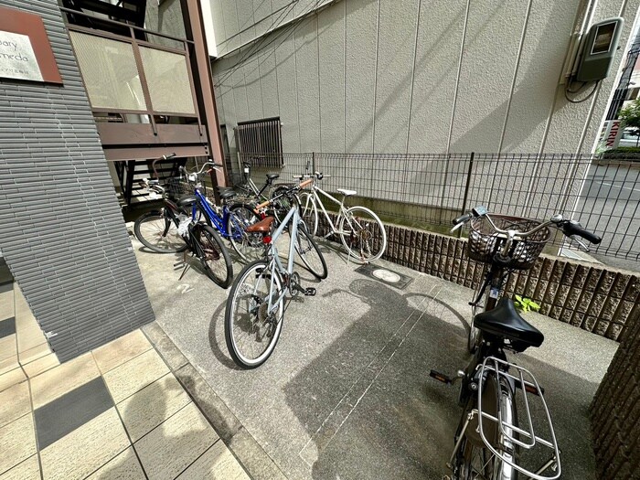 物件外観写真5　(駐輪場)