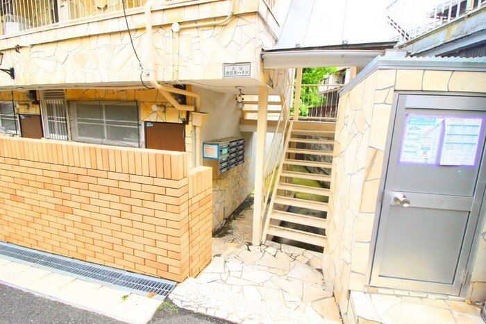 物件外観写真4　(エントランス部分)