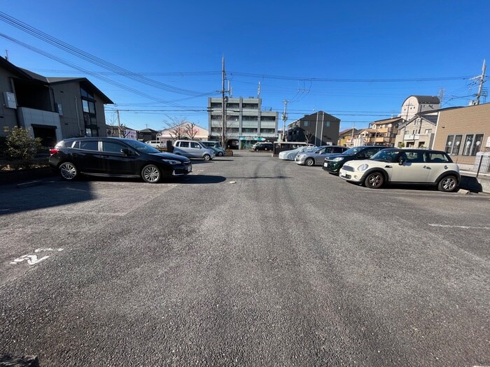 物件外観写真2　(駐車場)