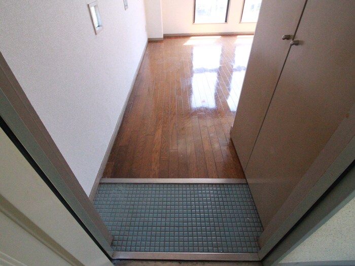 物件内観写真16　(玄関)