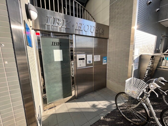 物件外観写真5　(エントランス部分)