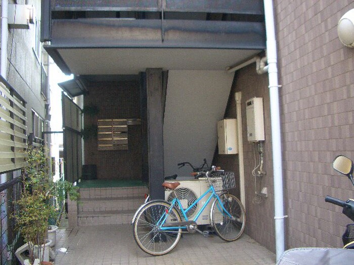 物件外観写真4　(エントランス部分)