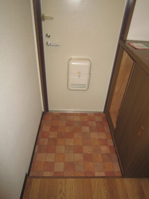 物件内観写真16　(玄関)