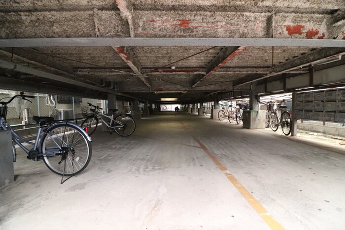 物件外観写真2　(駐輪場)