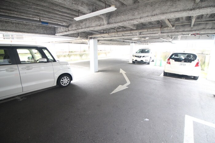 物件外観写真4　(駐車場)