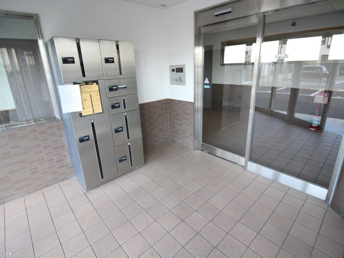 物件外観写真2　(エントランス部分)