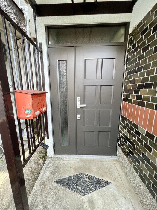 物件内観写真12　(玄関)