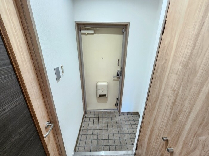 物件内観写真18　(玄関)