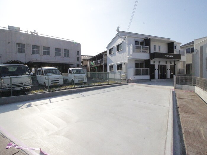 物件外観写真2　(駐車場)