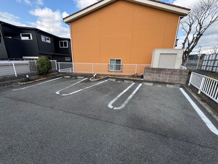 物件外観写真3　(駐車場)