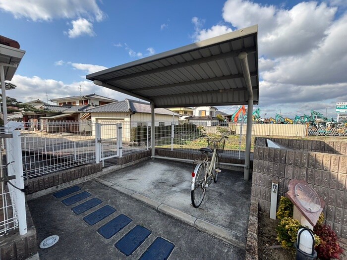 物件外観写真4　(駐輪場)