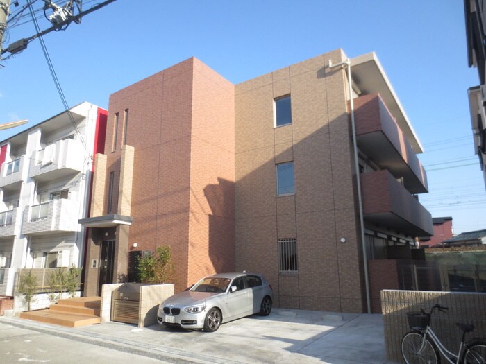 物件外観写真2　(駐車場)