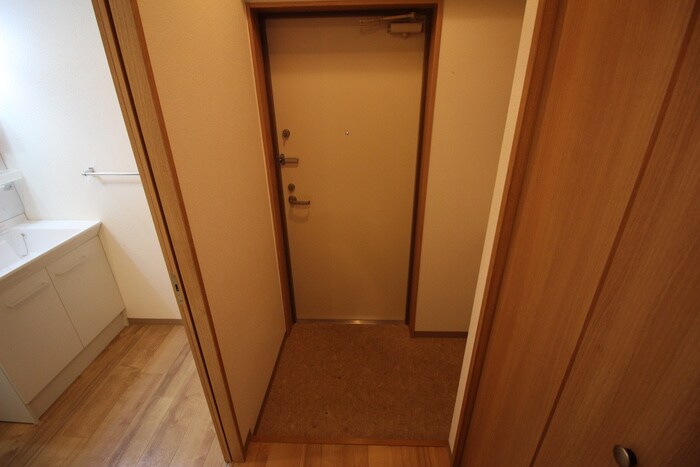 物件内観写真11　(玄関)