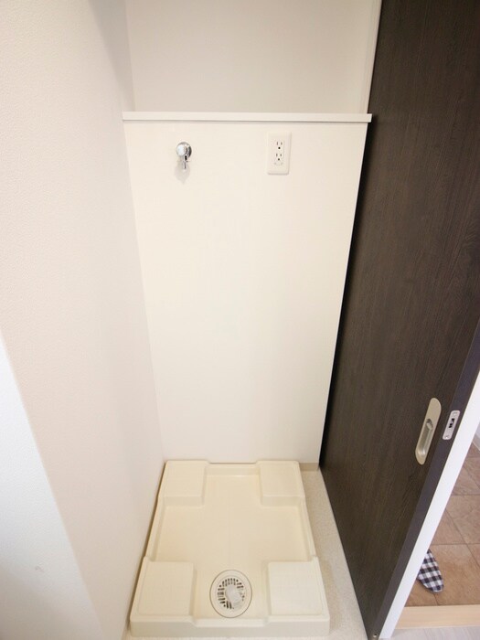 物件内観写真14　(洗濯機置場)