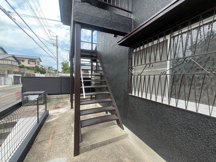 物件外観写真3　(エントランス部分)