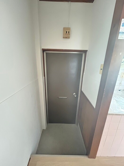 物件内観写真16　(玄関)