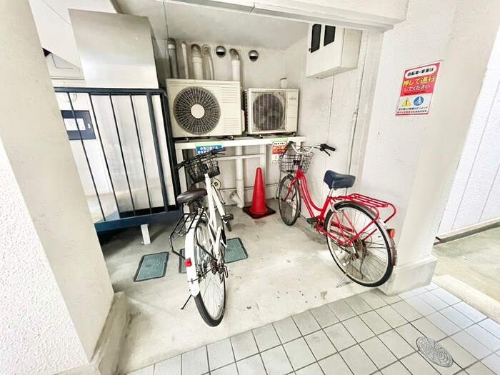 物件外観写真4　(駐輪場)