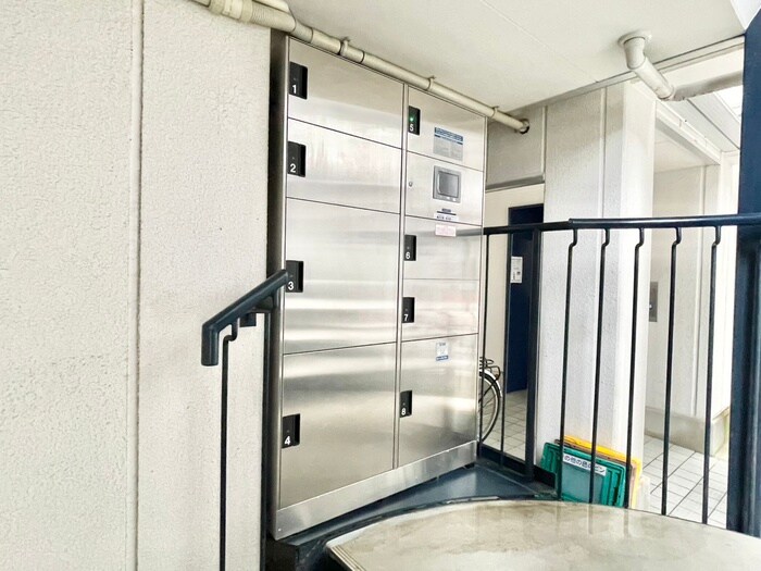 物件外観写真5　(エントランス部分)