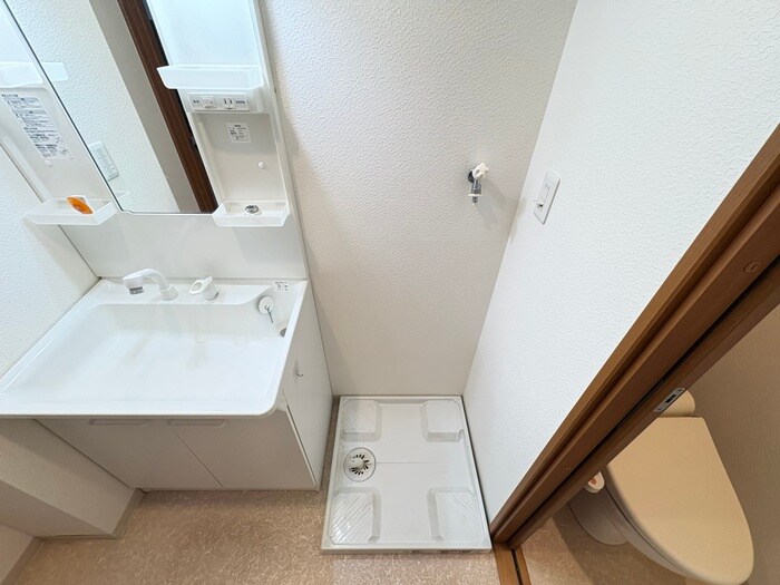 物件内観写真11　(洗濯機置場)