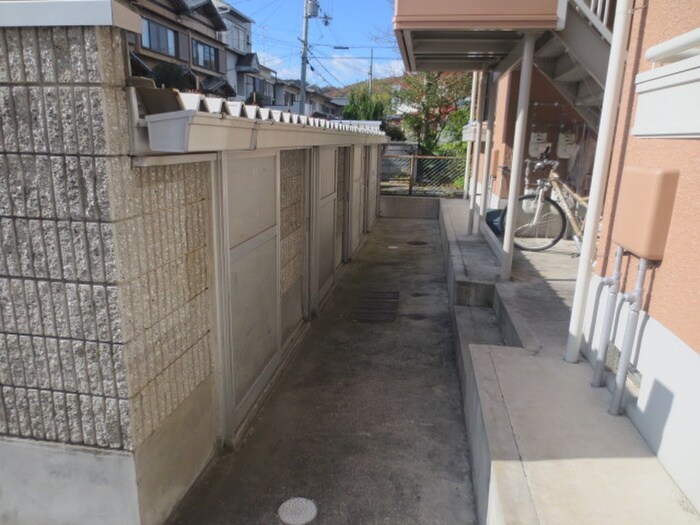 物件外観写真3　(エントランス部分)