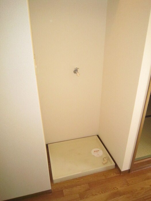 物件内観写真13　(洗濯機置場)