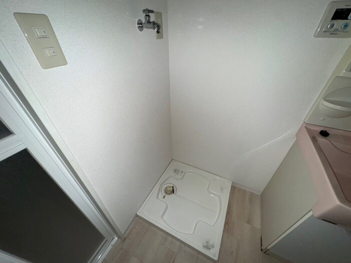 物件内観写真13　(洗濯機置場)