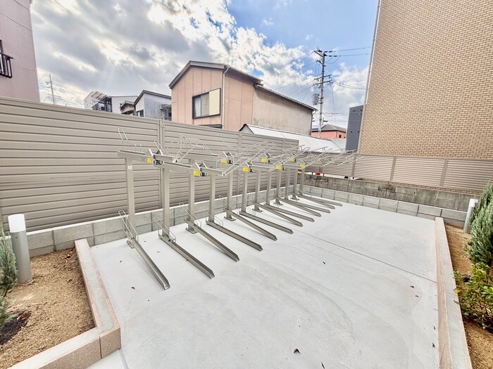 物件外観写真4　(駐輪場)